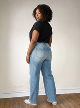 Load image into Gallery viewer, Extended High Rise Straight Jeans – Light Wash