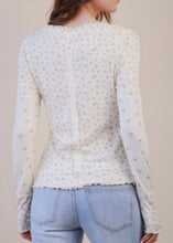 Load image into Gallery viewer, Pink + White Floral Printed Lettuce Hem Fitted Knit Top