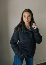Load image into Gallery viewer, Cloud Sherpa Pullover | Black