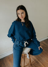 Load image into Gallery viewer, Pia Cropped Balloon Sweatshirt | Midnight Navy