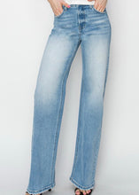 Load image into Gallery viewer, Plus Size High Rise Straight Jeans – Light Wash