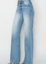 Load image into Gallery viewer, Plus Size High Rise Straight Jeans – Light Wash