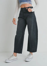Load image into Gallery viewer, Just Black Denim Barrel Jean with Seams – Washed Black