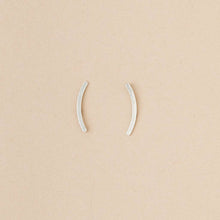 Load image into Gallery viewer, Comet Curve Refined Earring
