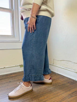Extended Size Ruffle Road Denim Capris