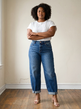 Load image into Gallery viewer, Risen Extended Size High Rise Barrel Jeans
