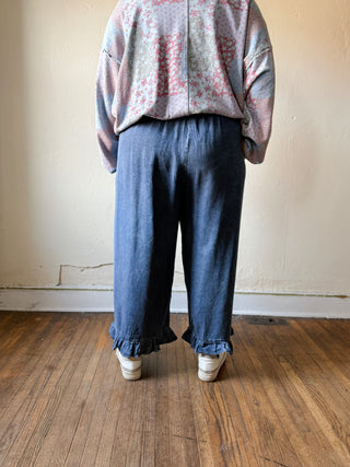 Extended Size Ruffle Road Denim Capris