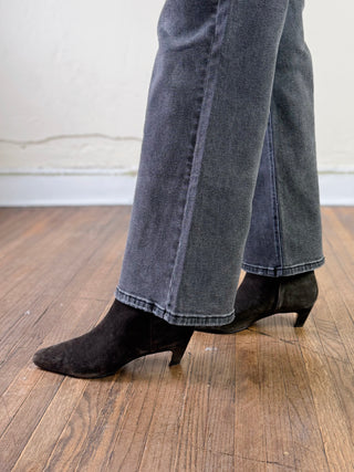 JUST BLACK DENIM JBD Ash Vintage Straight Leg Jeans, men's denim with a classic straight fit and faded ash wash, front view.