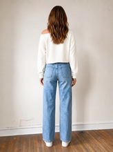 Load image into Gallery viewer, Stroll Cropped Pullover | Whip Cream
