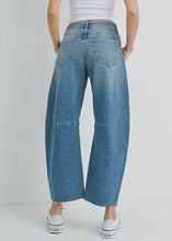 Load image into Gallery viewer, Just Black Barrel Jean
