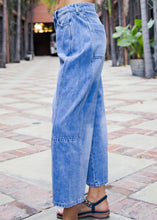 Load image into Gallery viewer, Good Luck Mid-Rise Barrel Jeans
