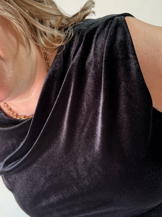 Black sleeveless velvet midi dress with ruched details by STEVIE JANE, designed in extended size with a form-fitting silhouette.