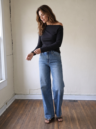 Contour Drape Asymmetrical Knit Top | Black