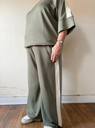 Extended Size Contrast Tape Side Stripe Pants