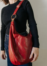 Load image into Gallery viewer, Tami Hobo Bag | Garnet

