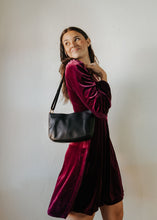 Load image into Gallery viewer, Daisy Small Crossbody | Black
