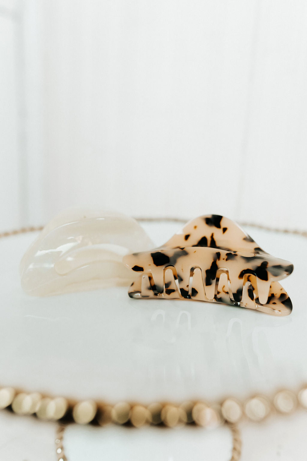 Jumbo Oval Claw Clip | White Marble