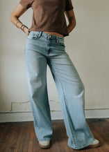 Load image into Gallery viewer, Just Black Denim Stretchy Wide Leg Jeans | Medium Wash
