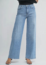 Load image into Gallery viewer, Just Black Denim Stretchy Wide Leg Jeans | Medium Wash
