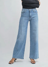 Load image into Gallery viewer, Just Black Denim Stretchy Wide Leg Jeans | Medium Wash
