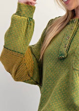 Load image into Gallery viewer, Juniper Polka Dot Days Pullover
