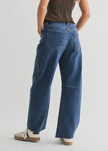 Load image into Gallery viewer, Just Black Denim Barrel Jeans Dark Wash
