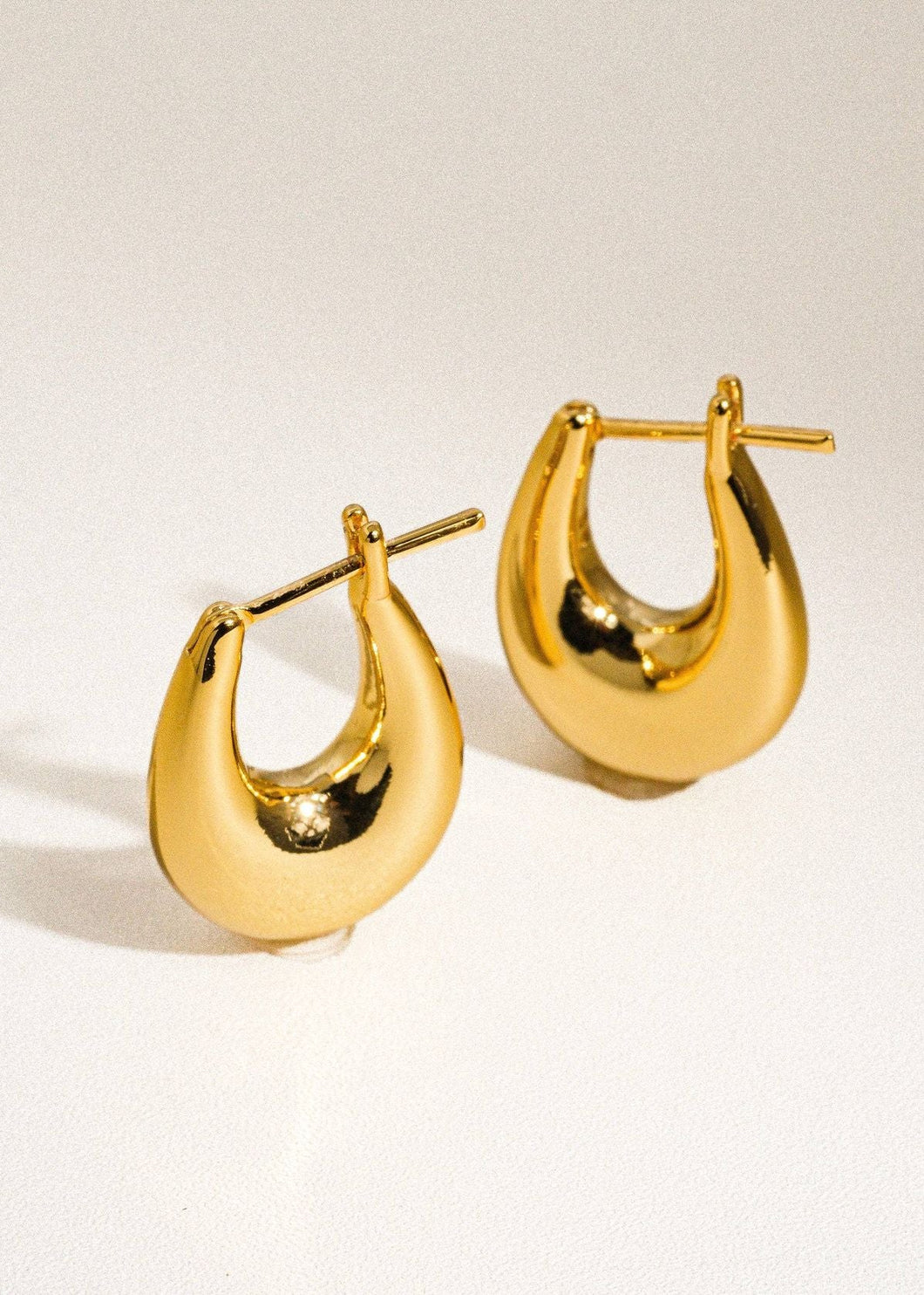 Quinn 18K Classic Droplet Hoop Earring | Gold