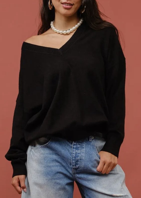 V-Neck Cashmere Blend Sweater | Black