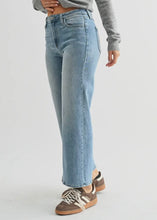 Load image into Gallery viewer, High Rise Slim Wide Leg Jeans
