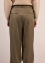 Load image into Gallery viewer, Person wearing olive green pants against a plain background
