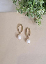Load image into Gallery viewer, Pearl Oval Earrings
