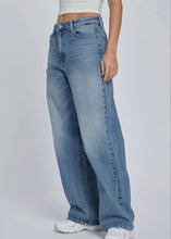 Load image into Gallery viewer, Cello Low Waisted Wide Leg Jean
