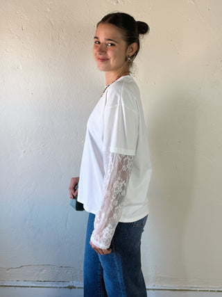 White Lace & Layer Essential Tee by SUNDAY EDITION BY LE LIS, showing close-up of lace details and soft fabric texture.